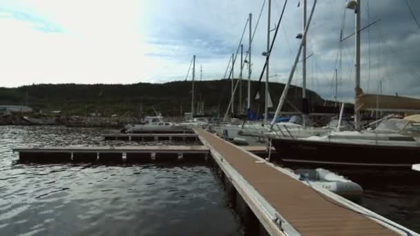 Steadicam video de la Marina de Sept-Iles durante las vacaciones de verano — Vídeos de Stock