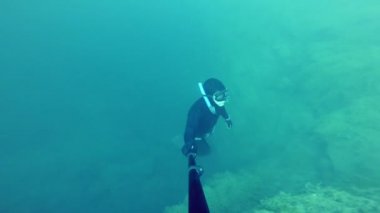 Freediver cilt soyma sonra derin bir dalış
