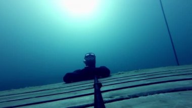 Bir statik apne yapıyor Freediver
