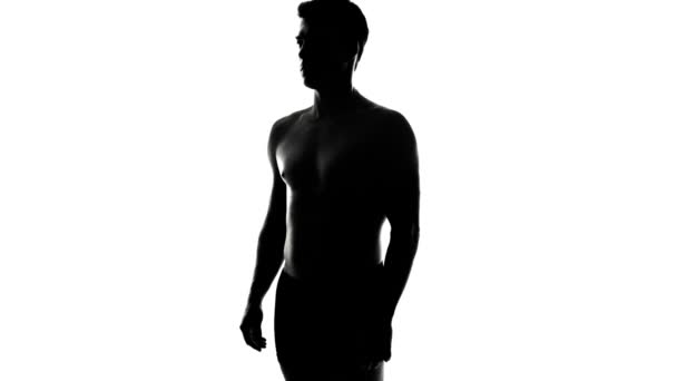 Plná délka předení nahého muže silueta — Stock video