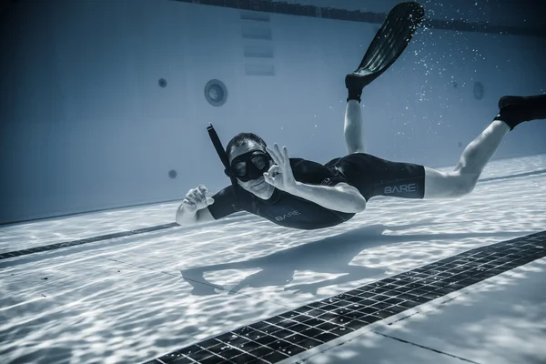 Safety Staff member Having fun Underwater Between two Performanc — Stock Fotó