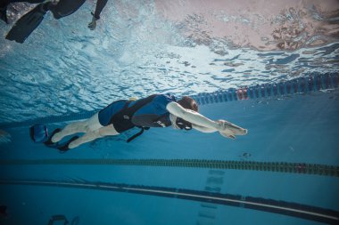 Sualtı yüzgeçleri Freediver performansı ile dinamik