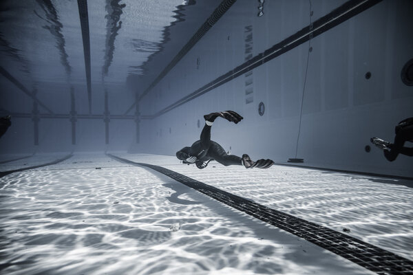 Dynamic with Fins Freediver Performance from Underwater