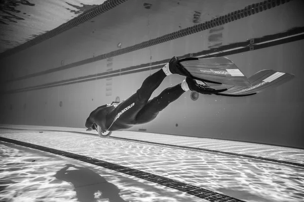 Dynamic with Fins Freediver Performance from Underwater — Stock Photo, Image