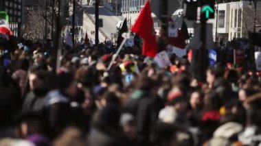  Montreal sokaklarda isyan