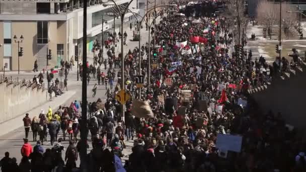 Беспорядки на улицах Монреаля — стоковое видео