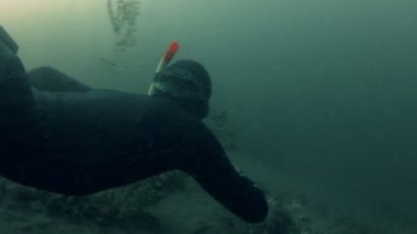 Nehrin dibini Freediver dalıyorum 