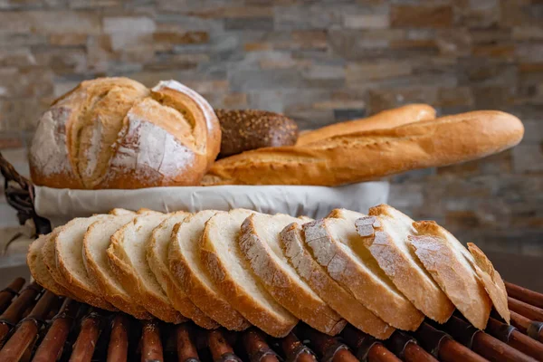 Pane Fresco Francese Sul Cestino — Foto Stock