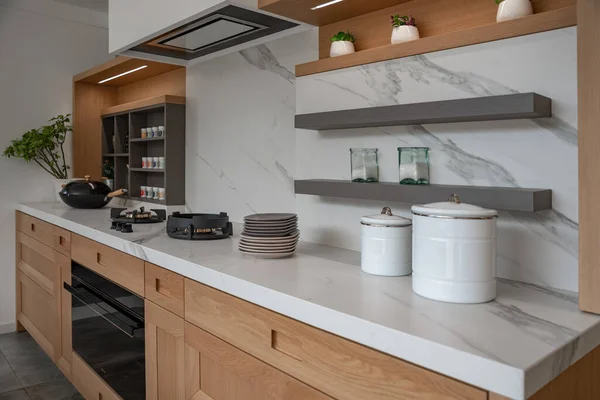 Dapur Kayu Modern Dengan Lampu Led Showroom — Stok Foto