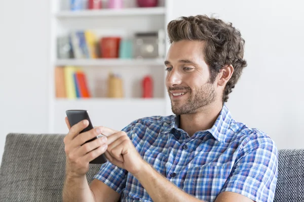 Man texting message — Stock Photo, Image