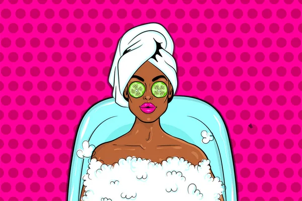 Mujer negra pop art relajante en el baño — Vector de stock