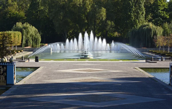 Fountains in Battersea Park, London, England — Stock Photo, Image