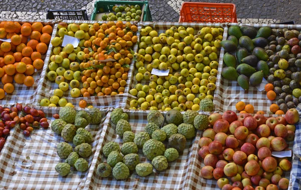 Vnitřní trh v Funchal, Madeira, Portugalsko — Stock fotografie