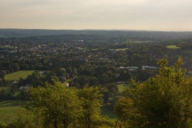 İngiltere 'nin Dorking, Surrey kentindeki North Downs' taki Box Hill 'den kırsal kesime bak.