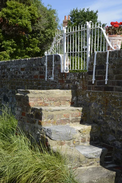 Bosham deniz duvara adımlar. Sussex. İngiltere — Stok fotoğraf