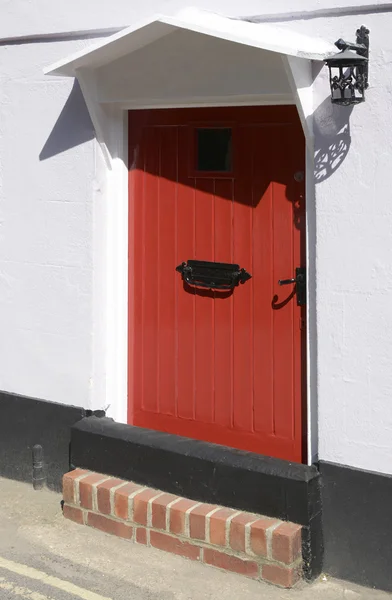 Översvämning försvar dörren på huset. England — Stockfoto