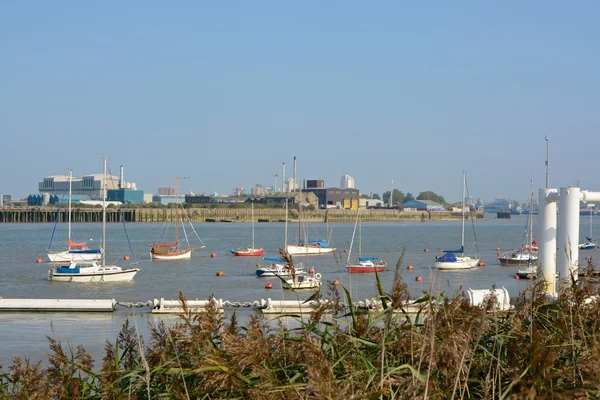 Boten op rivier de Theems in Greenwich, Londen, Engeland — Stockfoto