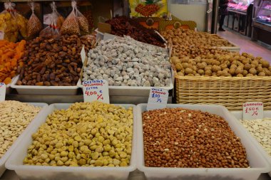 Valencia, Ispanya kapalı pazarda ekranda fındık