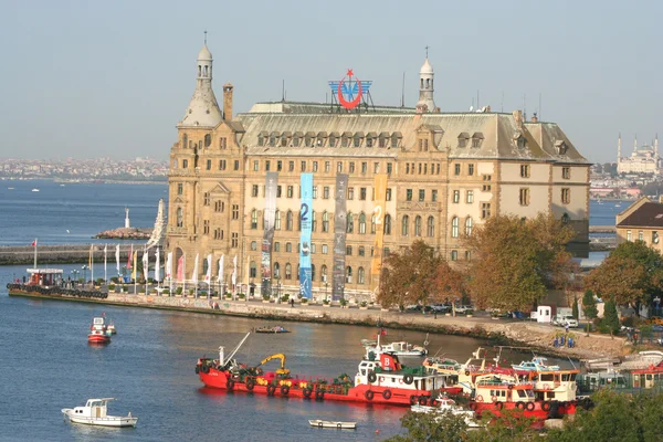 Haydarpasa σιδηροδρομικό τερματικό στο ασιατικό τμήμα της Κωνσταντινούπολης, η φωτογραφία που πάρθηκε το 2007. — Φωτογραφία Αρχείου