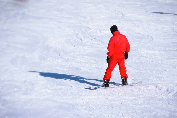 Muž Snowboardu Muž Červeném Obleku Snowboardu — Stock fotografie