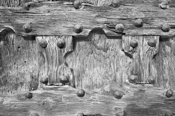 Zbliżenie fragmentu stare drewniane drzwi lub bramy — Zdjęcie stockowe