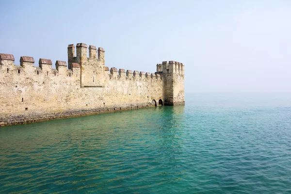 Antik kale veya kale ve deniz alanı
