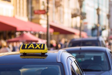 simge veya taksi araba çatı üzerinde iz