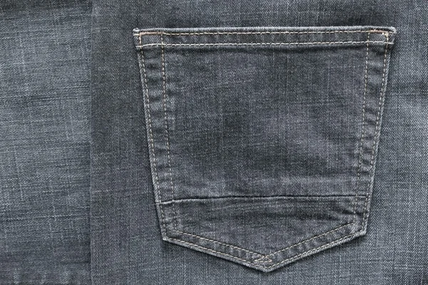 Часть джинсовой одежды с карманом серого цвета — стоковое фото
