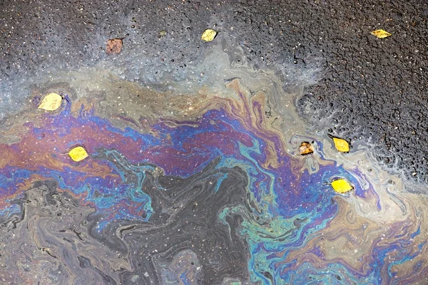 Текстуровані візерункові плями нафти або бензину — стокове фото