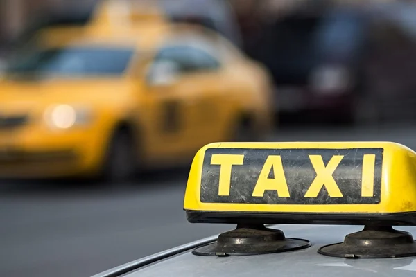 Afbeelding teken van een taxi-closeup — Stockfoto