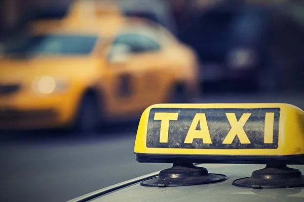 Zeichen eines Taxis mit digitalem Retro-Effekt — Stockfoto