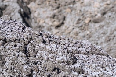 İnşaat siyah toprak yığını