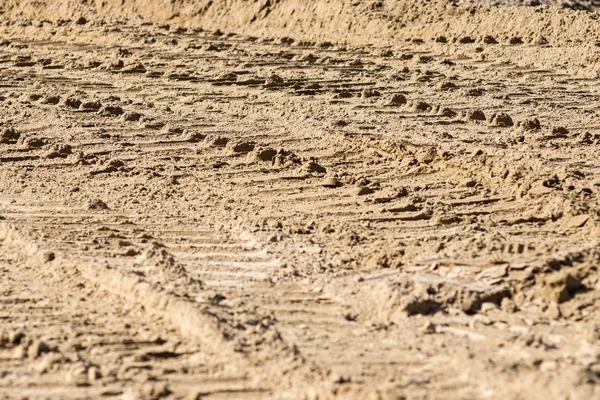 Traces de pneus sur le sable — Photo