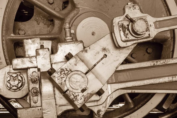 Wiel van sepia kleur close-up oude locomotief — Stockfoto