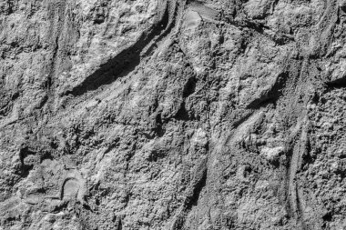 doku inişli çıkışlı taş duvar siyah renk