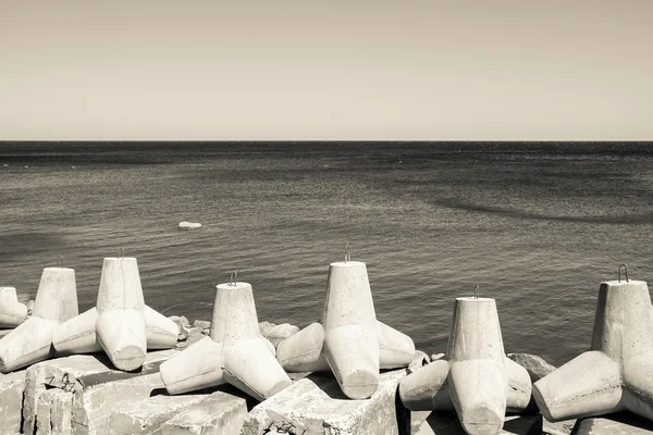 Quebra-mares no golfo do banco em tons bege — Fotografia de Stock