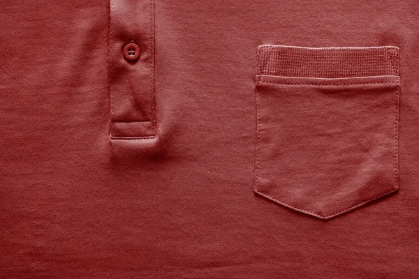 Часть рубашки крупным планом красного цвета — стоковое фото