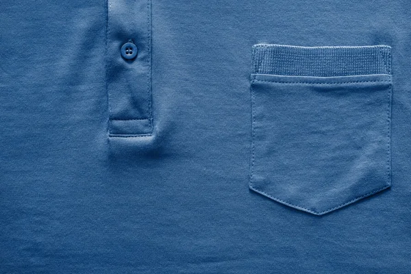 Часть рубашки крупным планом темно-синего цвета — стоковое фото