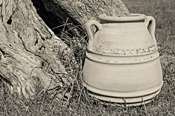 Um grande vaso de cerâmica antiga closeup — Fotografia de Stock