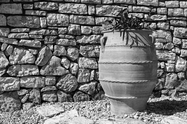 One big ceramic flowerpot of ancient greek style — Stock Photo, Image