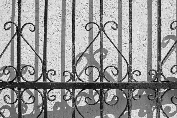 Abstract pattern of an iron fence — Stock Photo, Image