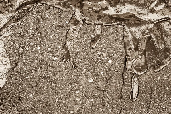 Bitumen abstract form on damp asphalt of brown color — Stock Photo, Image