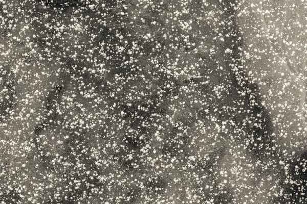 ベージュ色の氷の上の雪 — ストック写真