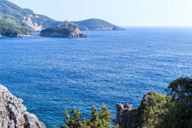 tepelik veya dağ manzara deniz ve gökyüzü