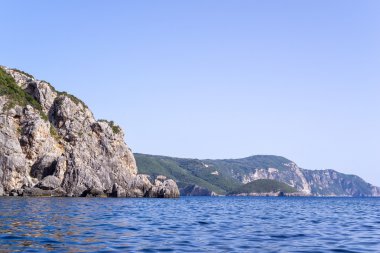 büyük taş dağlar ve kayalar denizin Adaları olarak