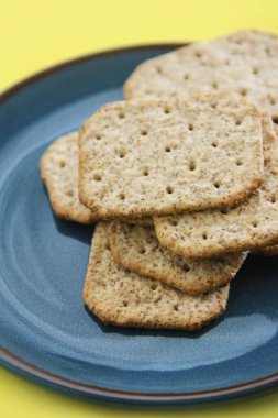 Dekoratif tabakta kuru diyet ekmek kurabiyeleri