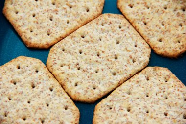 Dekoratif tabakta kuru diyet kare kurabiyeler