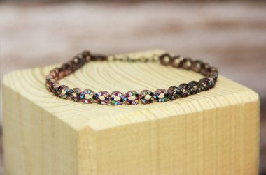 Doğal taşlı kadın bileziği.