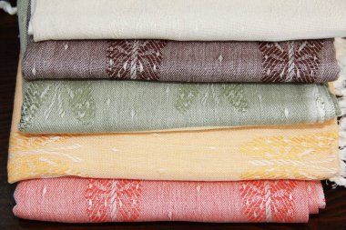 Antalya, Türkiye, 24 Ekim 2020. Grafik tasarımlı pamuk duş havluları