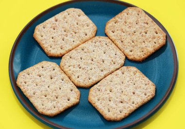 Dekoratif tabakta kuru diyet ekmeği